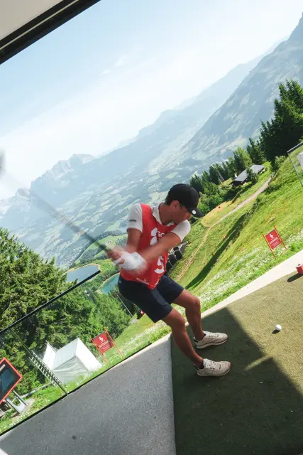 Spektakulärer Abschlag am Streif-Starthaus. | Foto: Kitzbühel Tourismus