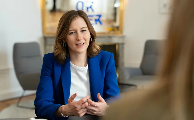 Die Familienbeihilfe für ukrainische Geflüchtete in Österreich wird Ende Oktober 2025 gestrichen. Die Integrationsministerin Claudia Plakolm (ÖVP) will damit mehr Ukrainerinnen und Ukrainer für den Arbeitsmarkt begeistern. | Foto: Martin Baumgartner