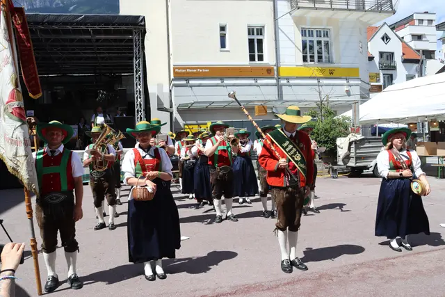 Zur Eröffnung spielte die Stadtmusik Landeck-Perjen auf.  | Foto: Elisabeth Zangerl