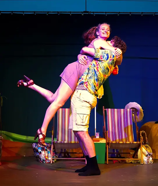 Die schwungvolle Musikkomödie Dolce Vita &amp; Scandale Teil 2 mit und von den ARTworkers ist wieder ein Erolgsprogramm, das die Besucher schon in den ersten Minuten zum Lachen bringt. Die Premiere auf der Seebühne des Nepomuk-Teichs in Waldhausen wurde viel bejubelt. | Foto: ARTworkers