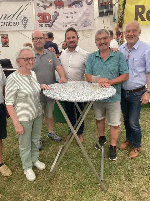 vlnr: Ehrenvorsitzende Maria Pelzmann, Feuerwehrkommandant Jürgen Pelzmann, Vizebürgermeister Christian Gurdet, Bürgermeister Franz Pelzmann, Wolfgang Sodl, 