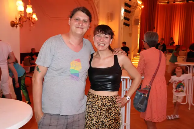 SPÖ-Gemeinderat Michael Mayer und Julie Freidl besuchten die After-Show-Party. | Foto: Kathrin Schauer