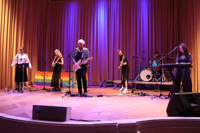 Einer der Music Acts: AF90 - Andreas Födinger ist eines der Gründungsmitglieder von Bilderbuch, außerdem Lehrer und mit seinem Projekt AF90 jetzt auch "solo" unterwegs. | Foto: Kathrin Schauer