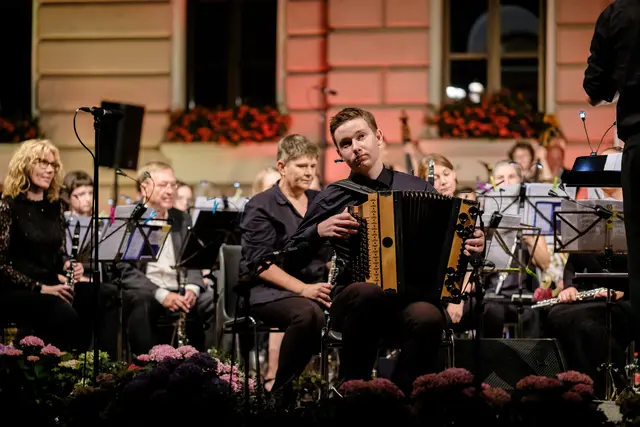 Jakob Renhardt als Solist auf seiner "Steirischen" | Foto: Thomas Brunner Photography