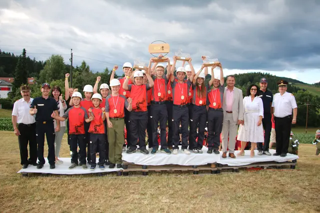 103 Jugend- und 80 Aktivgruppen traten in den verschiedenen Wertungsklassen zum Feuerwehr-Leistungsbewerb (Bezirkswertung) in Riedersdorf an.  | Foto: Wolfgang Etzelsdorfer