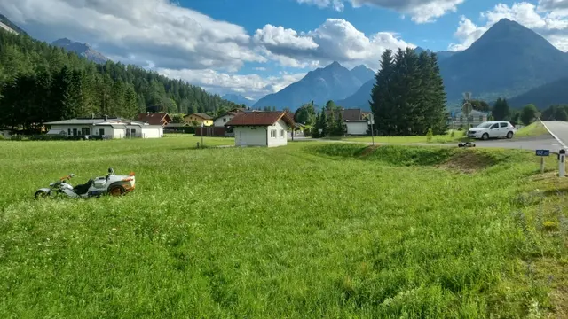 Der Unfall ereignete sich im Bereich einer Orstzufahrt nach Forchach. | Foto: Zoom Tirol
