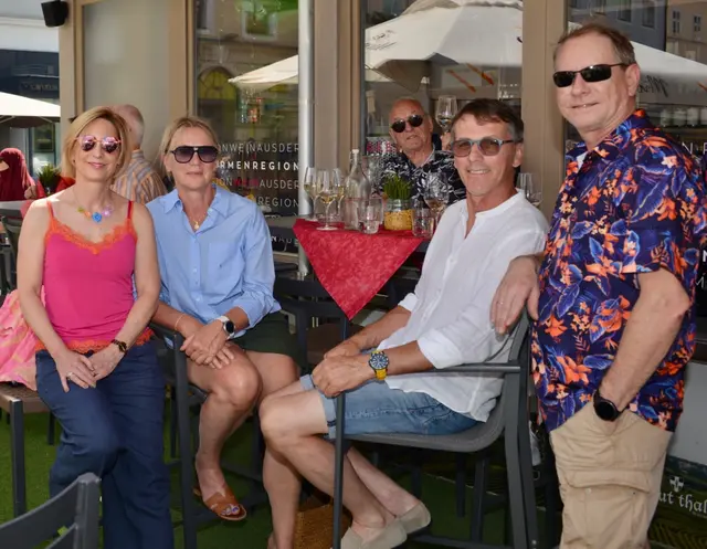 Auch ÖVP-Gemeinderat Franz Hatvan (2. v. re.) sah sich das Spektakel an. | Foto: Sascha Trimmel