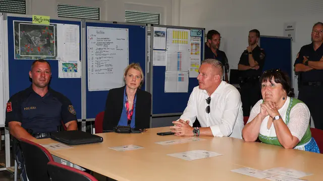 Bezirkspolizeikommandant Andreas Tafeit, Bezirkshauptfrau Nina Pölzl, LH Mario Kunasek und Manuela Khom. | Foto: Ripu