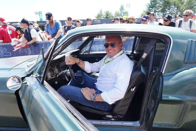 LH Mario Kunasek fuhr einen Ford Mustang bei der Legends Parade. | Foto: Land Stmk/Mitteregger