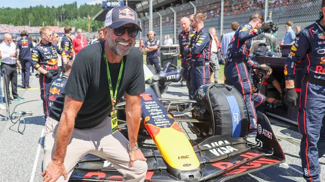 Kult-Trainer Jürgen Klopp bei der Startaufstellung. | Foto: Ripu