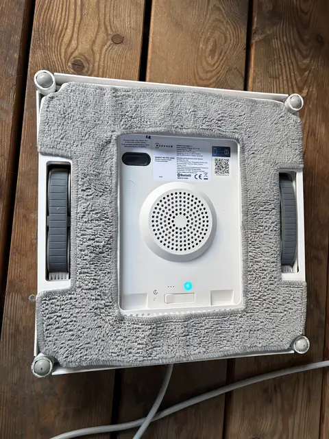 Der "Ecovacs Robotics Winbot W pro OMNI" ist einsatzbereit. | Foto: MeinBezirk