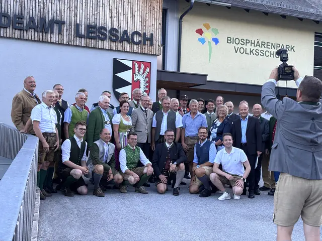 Aufstellung zum Gruppenbild der Gäste und des Landeshauptmannes | Foto: meinbezirk.at/lungau