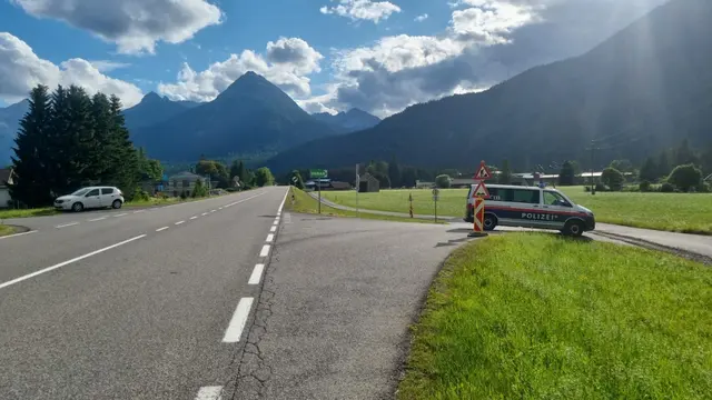 Im Bereich dieser Zufahrt nach Forchach passierte das Unglück. | Foto: Zoom Tirol