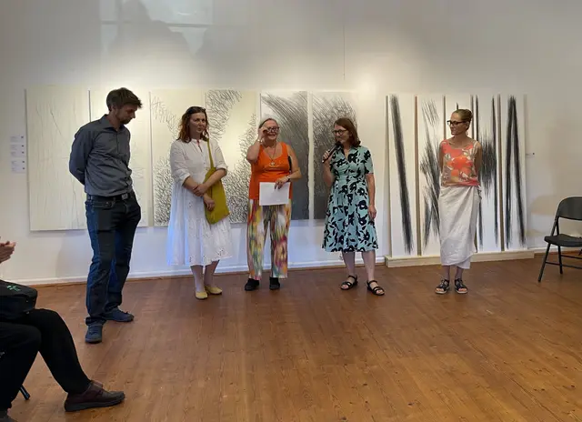v.l.: Quirin Stoiber, Sohn von Tonie Meilhamer, Hannah Kirmann, Verena Traeger, Marianne Gogg, Marion Kilianowitsch  | Foto: Josef Goldhofer