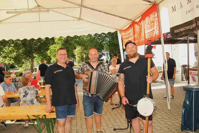 FF-Kommandant Wolfgang Kuch mit Martin Drobits und Sebastian Grof beim Dämmerschoppen Drumling.