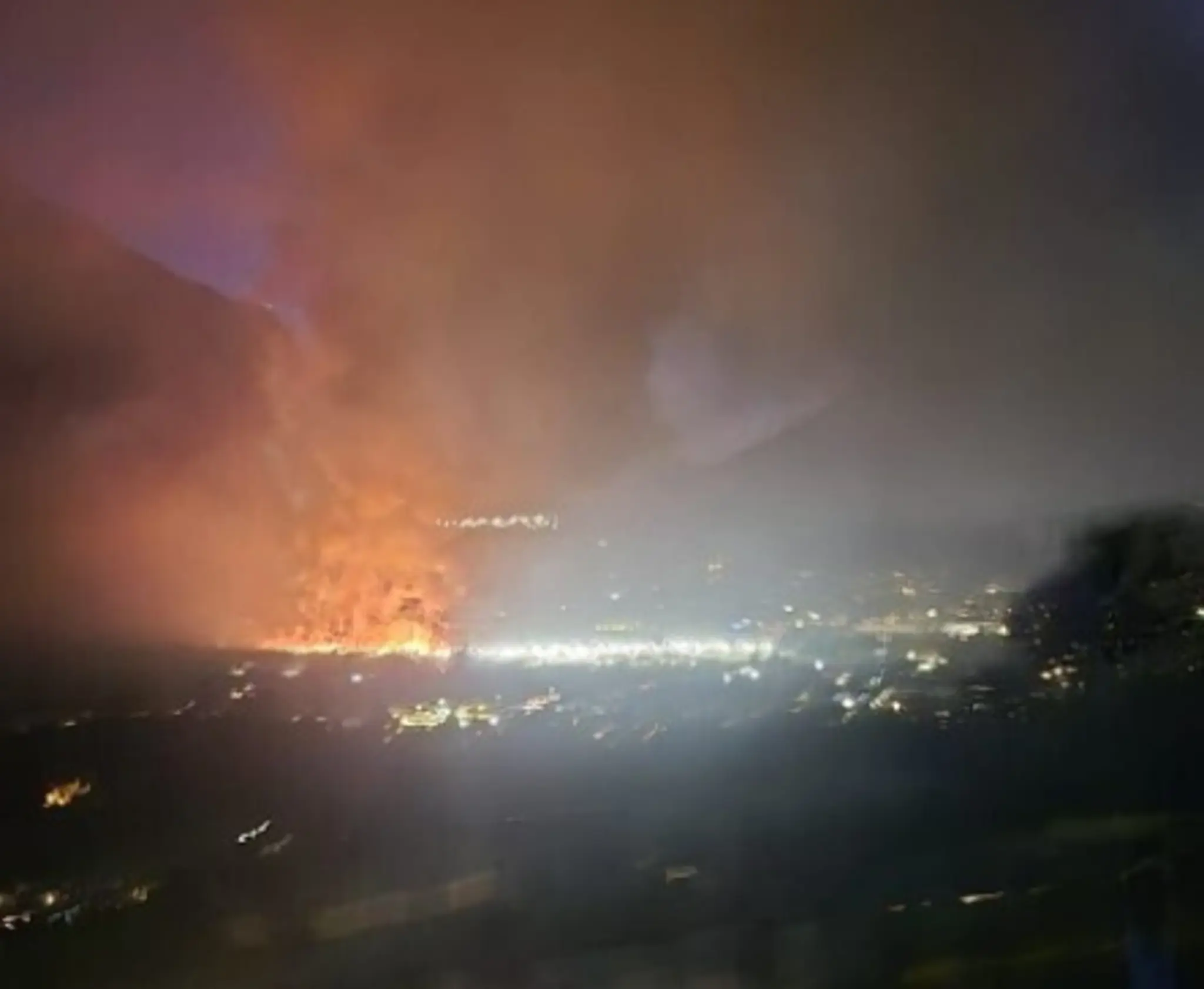 Fire disaster in East Tyrol: Hundreds of firefighters battle the blaze - | ...