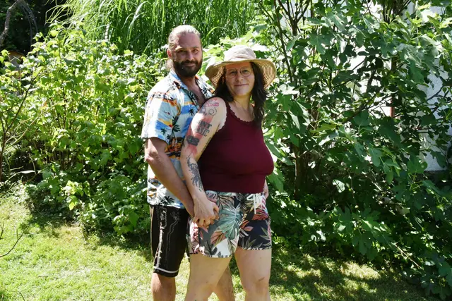 David und Daniela Tuttner vor ihrem Garten in Wilfersdorfberg. | Foto: Gerald Dreisiebner