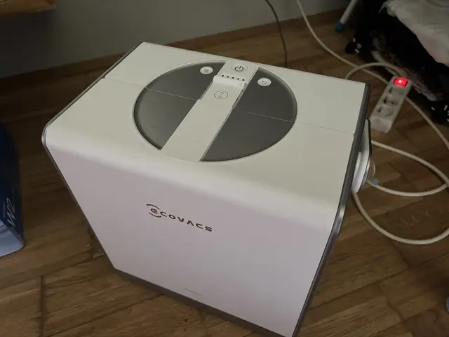 Das Standgerät  "Ecovacs Robotics Winbot W pro OMNI" | Foto: MeinBezirk