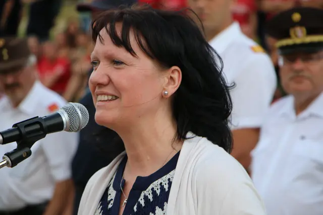 103 Jugend- und 80 Aktivgruppen traten in den verschiedenen Wertungsklassen zum Feuerwehr-Leistungsbewerb (Bezirkswertung) in Riedersdorf an. Bgm. Barbara Payreder.  | Foto: Wolfgang Etzelsdorfer