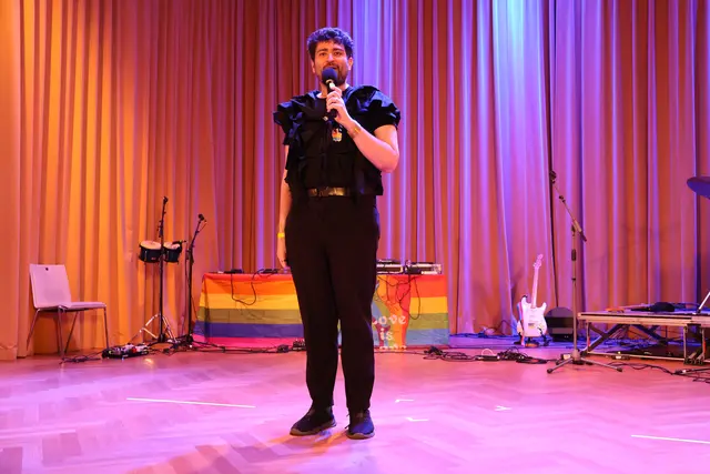 Standup Comedy gab es von Sebastian Humi, der "Mein Inner Child" zu verstehen suchte. | Foto: Kathrin Schauer