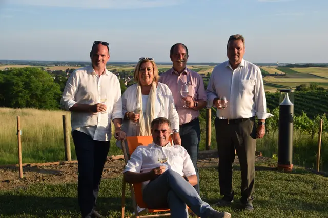 René Zonschits, Karin Renner, Robert Taibl, Karl Schlögl und Robert Meißl nahmen am Sommerempfang in Ollersdorf mit sichtlicher Freude teil. | Foto: Rahel Mold