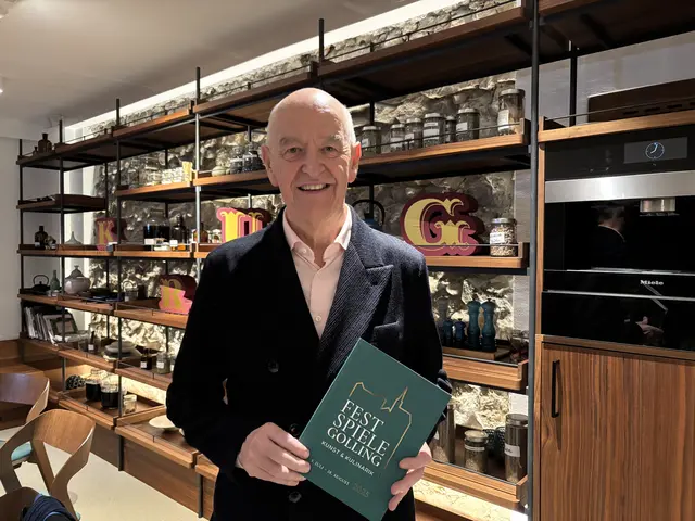 "In der Kunst oder im Leben: Man muss sich weiterentwickeln und neue Horizonte finden", meint Festspielgründer Hermann Döllerer der zum 26. Mal ein Programm der Kunst und Kulinarik Festspiele Golling präsentiert. | Foto: Fabienne Gruber