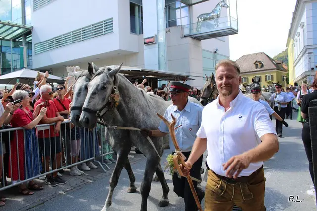 Gestütsleiter Erwin Movia und sein Team führen die Lipizzanerhengste heuer zwei Wochen später nach Köflach. | Foto: Lederer