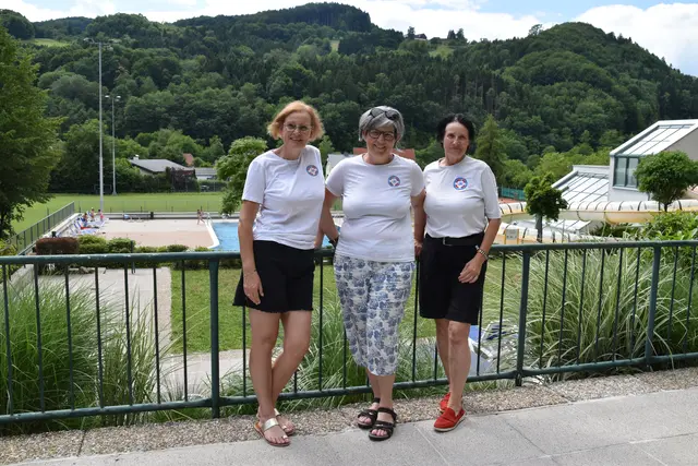 Die Badretterinnen Sonja Reßl, Eva Hottenroth und Anita Kraus kümmern sich im Scheibbser Allwetterbad um die Sicherheit der Badegäste. | Foto: Roland Mayr/MeinBezirk Scheibbs