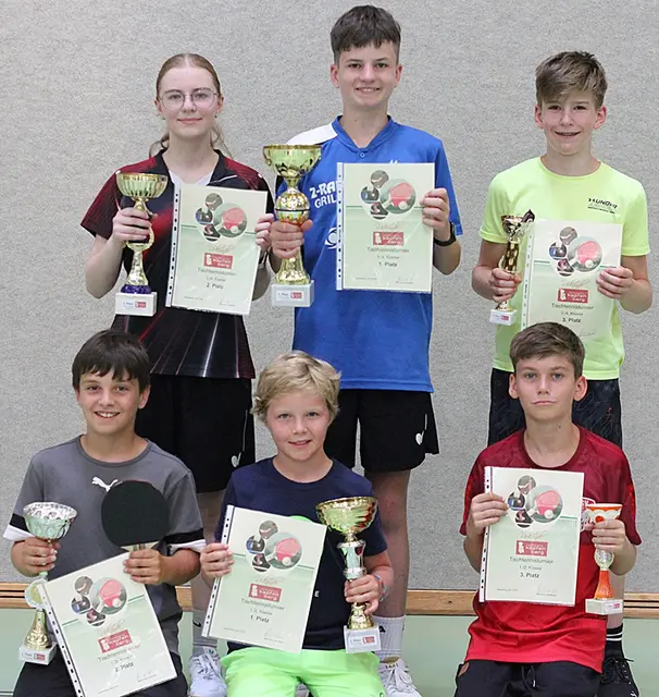 Nico Repolusk, Katharina Zmeck, Valentin Millautz (vorne, 1. und 2. Klasse) sowie Ema Somodi, Luca Eppich, Matthias Ofner (3. und 4, Klasse, hinten). | Foto: Heimrath