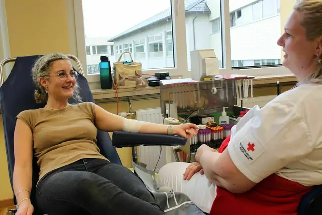 Christina aus Wals spendet aufgrund einer persönlichen Erfahrung Blut: „Ich kenne jemanden, der die Blutspende schon gebraucht hat und daher will ich helfen.“ | Foto: Rotes Kreuz Salzburg