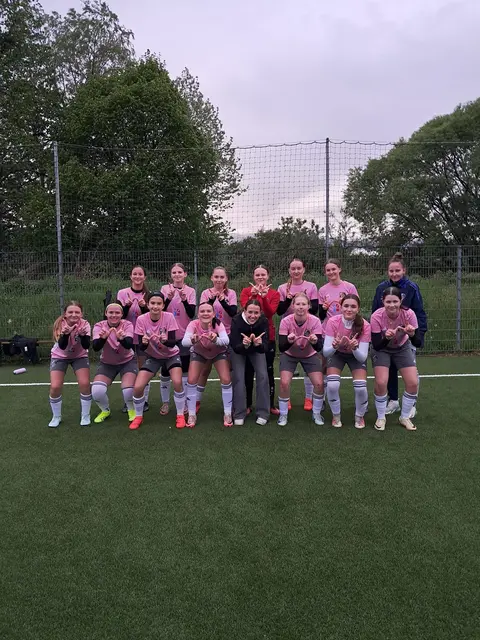 Chiara Maurel (stehend 1. v. r.) coachte vergangene Saison die WAC-Mädchen.  | Foto: Maurel/KK