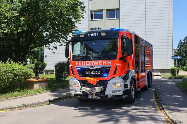 Die drei Leondinger Feuerwehren wurden zu einem Wohnhausbrand alarmiert. | Foto: laumat/Matthias Lauber