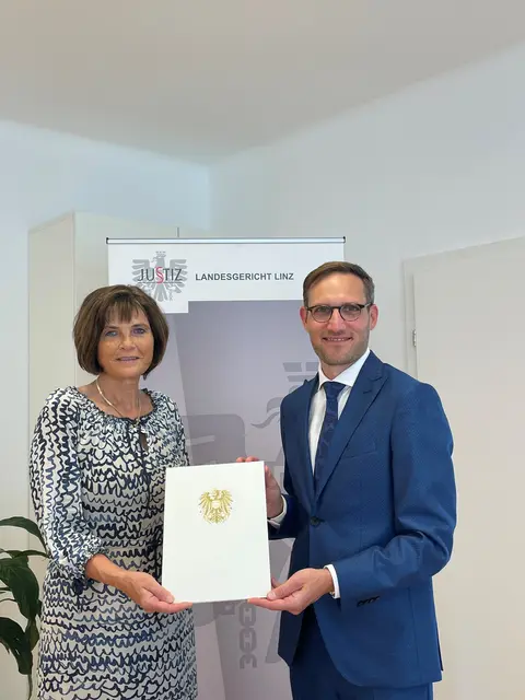 Clemens Ettmayer (r.) wurde von Amalia Berger-Lehner angelobt. | Foto: Ettmayer