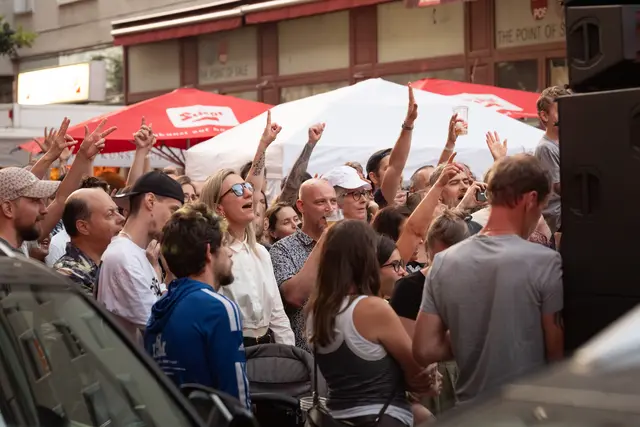 Das Freihausviertelfest hat die Schleiffmühlgasse wieder zum Open-Air-Festsaal gemacht. | Foto: Emanuel Ullmann