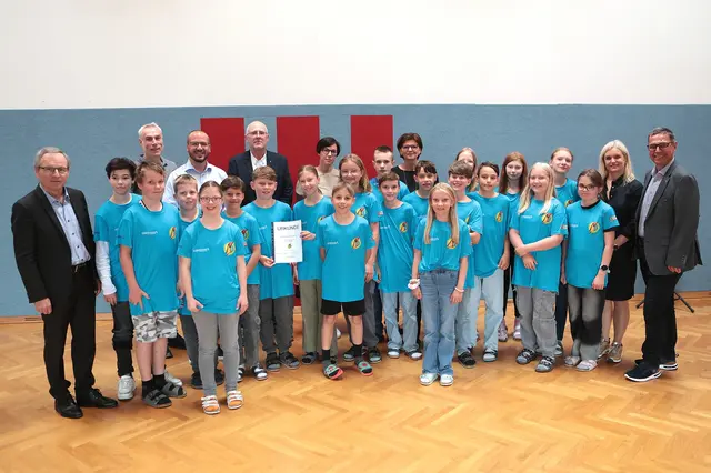 Die ersten Klassen der Mittelschule Gaspoltshofen lernten ihre Partnerfirmen kennen. | Foto: Andreas Maringer