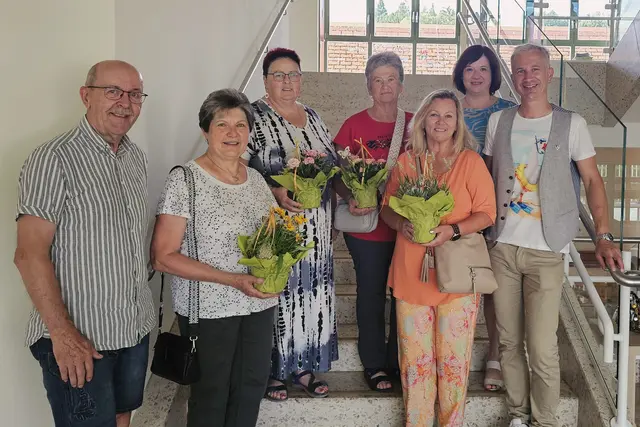 Vzbgm. Franz Gallhuber, Maria Boria, Gabriele Esletzbichler, Christine Kerschner, Judith Wagner, Dir. Brunhilde Frühwirth, Bgm. Michael Strasser | Foto: Gemeinde Weinburg