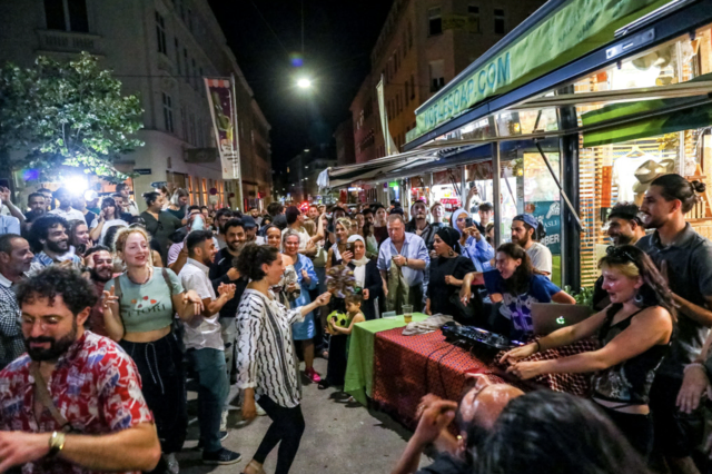 Die Liste der Märkte, die bei der kommenden "Langen Nacht" Ende August mitmachen, ist länger geworden. (Archiv) | Foto: Christian Fürthner