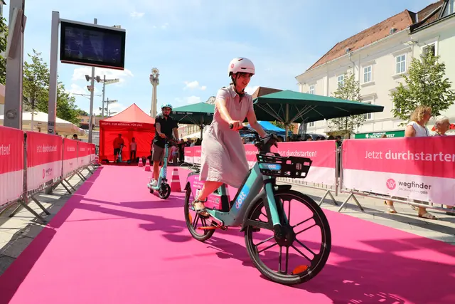 Lastenräder, E-Bikes und E-Scooter werden gerne von der Bevölkerung genutzt. | Foto: Armin Russold