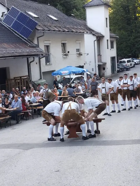 Spektakulärer auftritt der Kothbertaler Schuhplattler