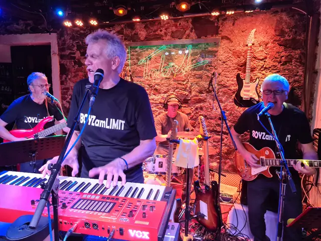 Die Band "BoyzAmLimit" aus dem Lungau interpretierte am 27. Juni 2025 Hits und auch teils recht unbekannte Songs aus der internationalen Rock-Geschichte und sorgte damit beim zahlreich ins "Tatort" in Tamsweg gekommenen Publikum für beste Stimmung. | Foto: pjw/peter bolha