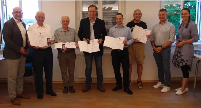 Bürgermeister Roland Datler, Helmut Altmann, Martin Dangl, Herbert Kases, Florian Marischka, Reinhard Puchinger, Vizebürgermeister Markus Moldaschl und BundesrätinViktoria Hutter (v.l.) | Foto: Marktgemeinde Gastern