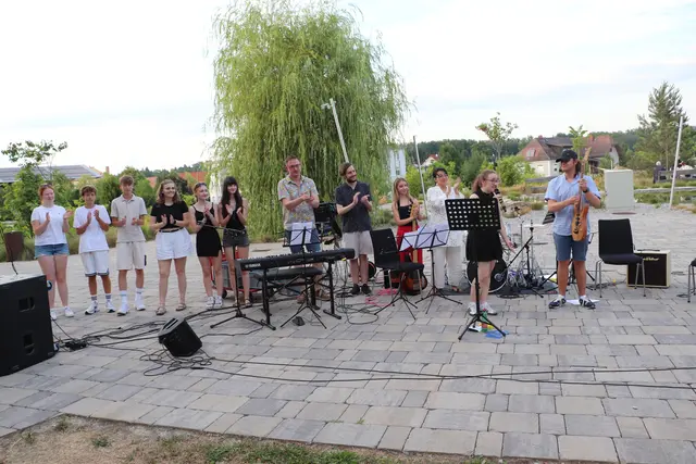 Schlussapplaus für die zwölfköpfige Alls Seasons Band, aber auch für deren Leiterin Petra Schwarzl. | Foto: Edith Ertl