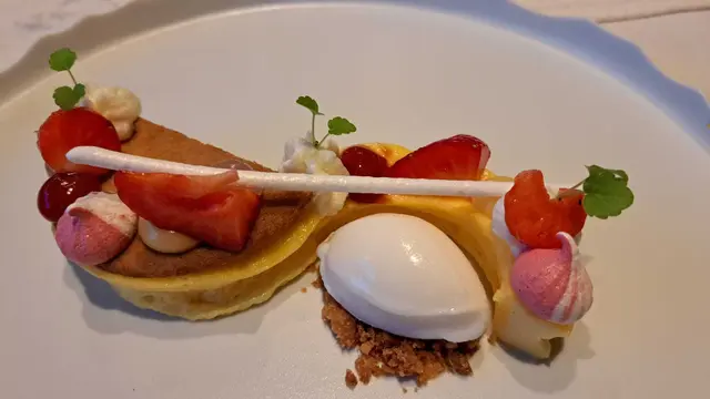 Geschmackvolle Kreationen von Stefan Lechleitner (Boutique-Hotel Jausern/Saalbach). - Dessert | Foto: Maria Tiefenbacher-Schöndorfer 