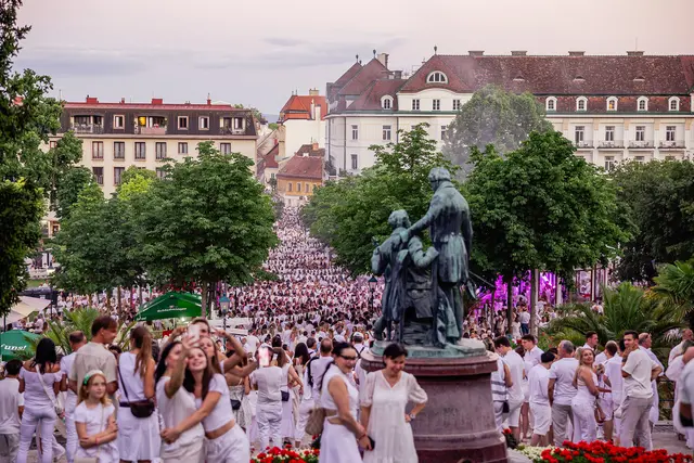 Kurpark in Weiß | Foto: Alexander Felten
