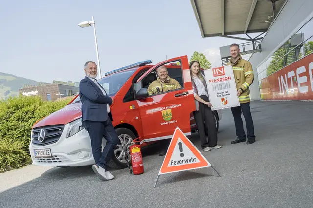INTERSPAR bietet im Rahmen der Einführung des Einwegpfands Kundinnen und Kunden die Möglichkeit, Pfandgutschriften direkt am Automaten zu spenden. | Foto: INTERSPAR/Neumayr_Christian Leopold