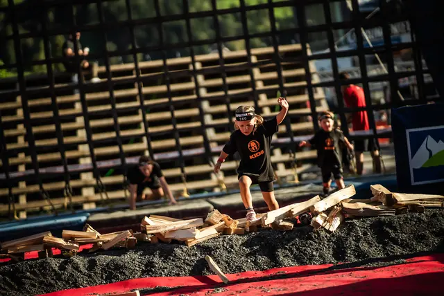 Kinder von 4 bis 15 Jahren laufen je nach Altersgruppe zwischen 0,8 und 3,2 Kilometern und überwinden kleine, kreative Hindernisse. | Foto: Spartan Race