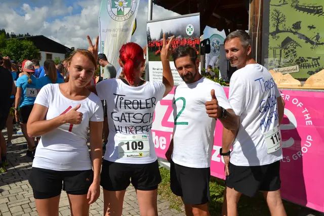 Attacke aus dem Westen - Bianca Hosp, Sabrina Weiss, Dominik Weiss und Gerhard Schmitd sind aus Tirol gekommen | Foto: Alexander Fritsch
