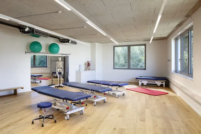 Seit 2023 ist das Studiengang Physiotherapie im Wissenspark Urstein angesiedelt und bietet den Studierenden topausgestattete Seminarräume, Skills- und Bewegungslabore sowie eine Student Lounge. | Foto: Andrew Phelps