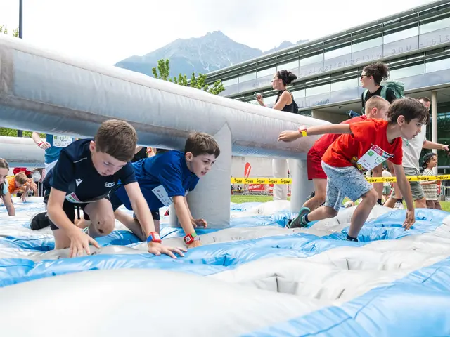 Über 2.000 Athletinnen und Athleten liefen letztes Wochenende beim Innsbruckathlon mit.  | Foto: Tom Bause