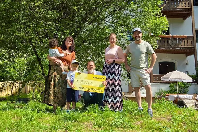 Die Spendensumme wurde an das Badhaus Leogang übergeben. | Foto: Moser
